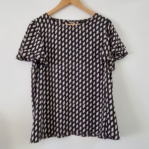 🌹 Banana Republic Geometric Black & White Short-Sleeve Blouse